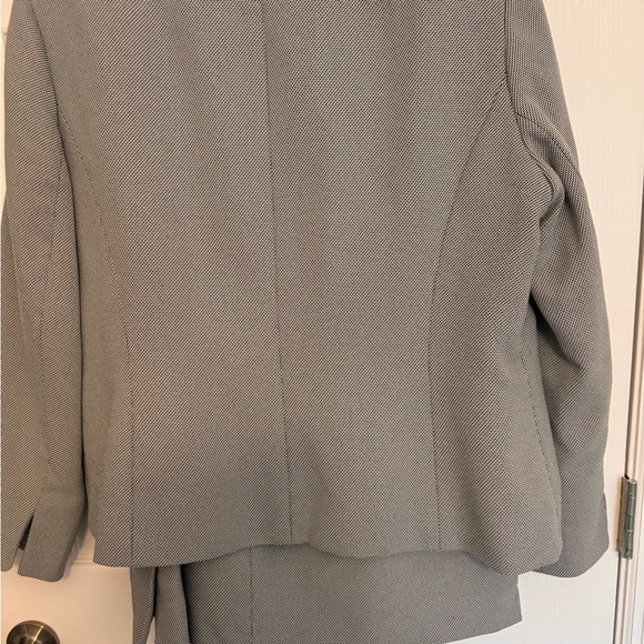 2pc skirt suit - Picture 4 of 4